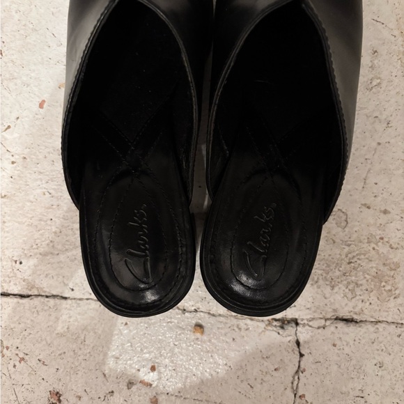 Clark’s Clogs 5.5 - Picture 3 of 5